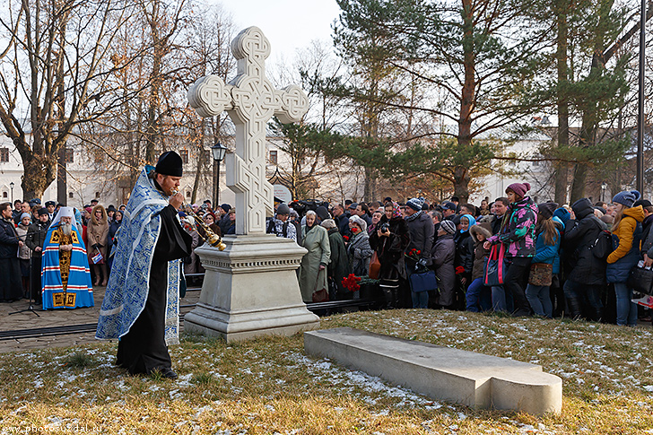 Панихида у могилы Дмитрия Пожарского 4 ноября в Суздале в День народного единства
