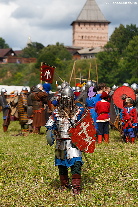 Средневековый рыцарь в Суздале
