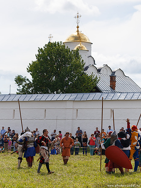 Сражение у стен Покровского монастыря в Суздале