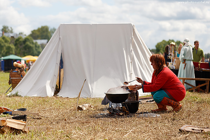 Приготовление пищи на ксотре на фестивале Суздаль стародавний