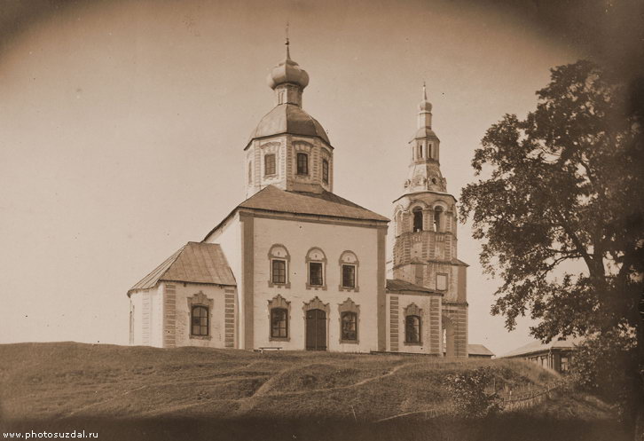 Рарзрушенная колокольня Ильинской церкви в Суздале на строй фотографии начала XX века