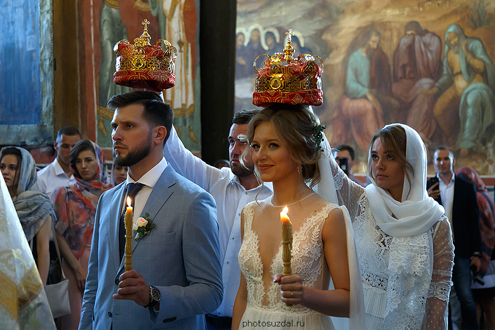 Обряд венчания в Рождественском соборе в Суздале