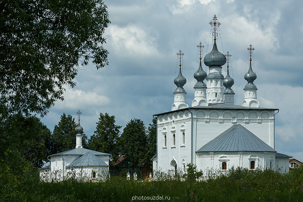 Петропавловская и Никольская церкви в Суздале