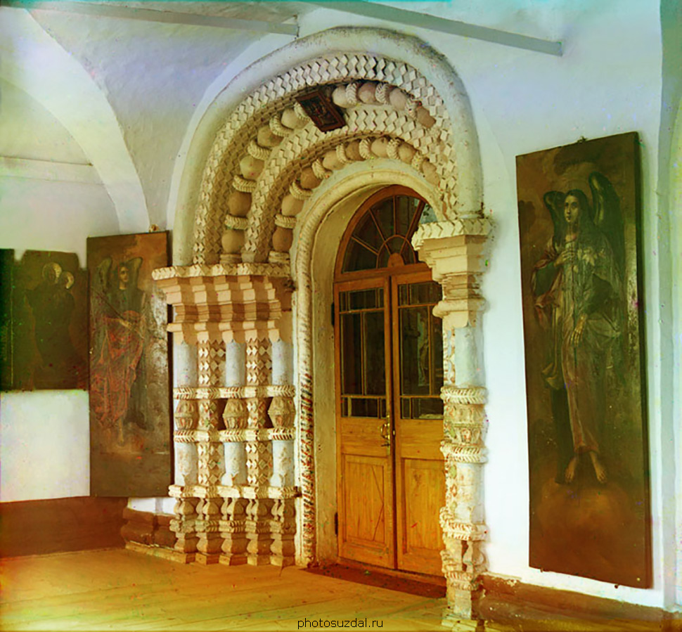 Входные врата Троицкого собора на старой фотографии Прокудина-Горского