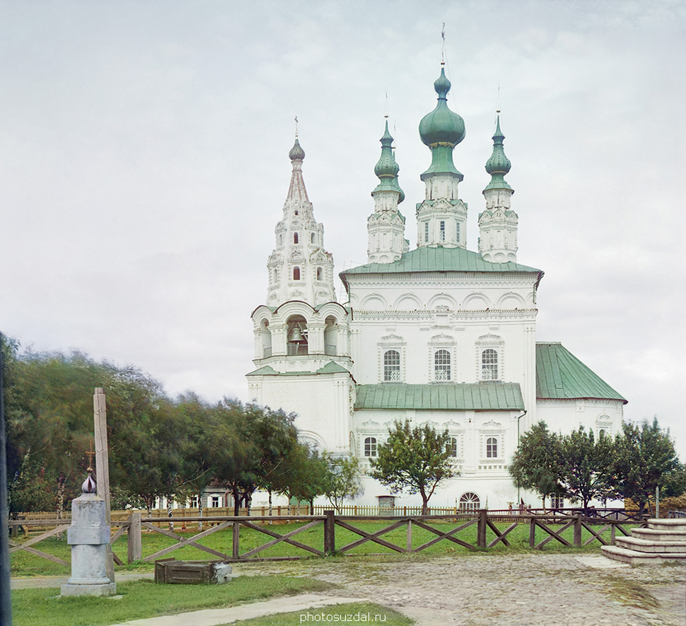 Суздальский Троицкий собор с колокольней на старой фотографии Прокудина-Горского