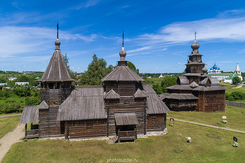 Воскресенская и Преображенская церкви Суздальского музея деревянного зодчества