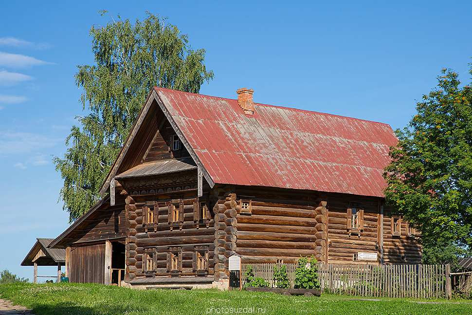 Дом зажиточного крестьянина в Суздальском музее деревянного зодчества