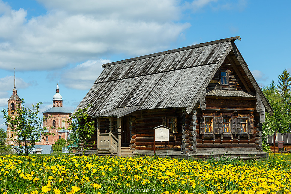 Крестьянский дом из деревни Васенино в Суздальском музее деревянного зодчества