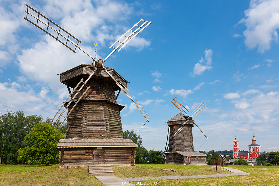 Ветряные мельницы в Суздальском музее деревянного зодчества