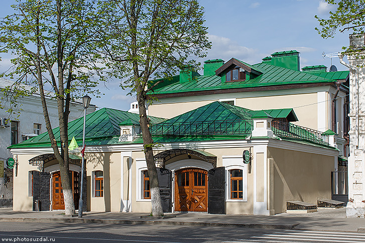       82  Le Bazar